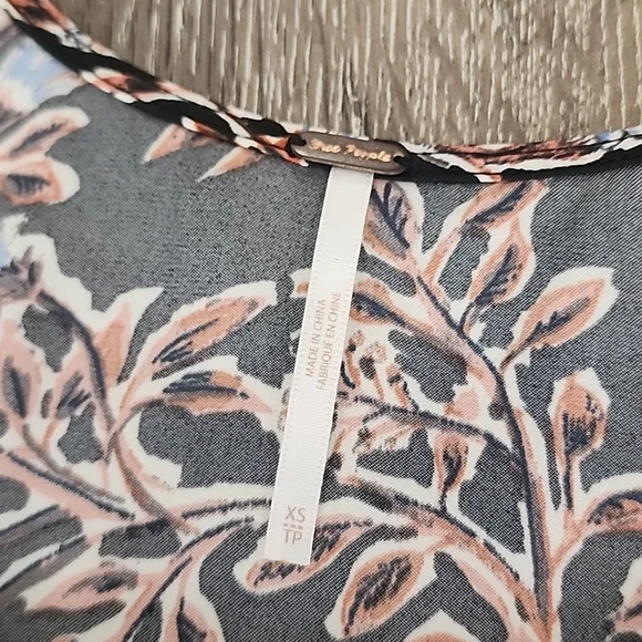 Free People Womens Santiago Printed Smocked Crop Top Black Floral - Picture 7 of 9